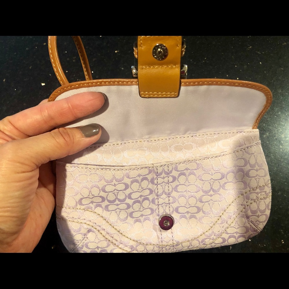 Coach wristlet 👛 - Picture 3 of 8